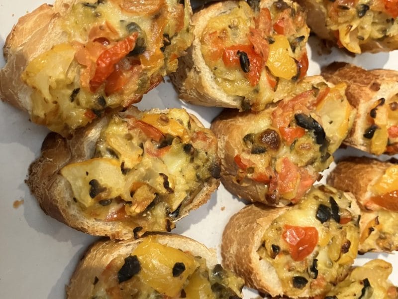 Cliquez pour zoomer ! Crostini tomates, olives et mozzarella Thermomix par cindy2712