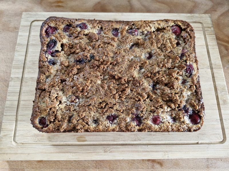 Cliquez pour zoomer ! Clafoutis cerises, noisettes et crumble spéculoos Thermomix par sharlouze