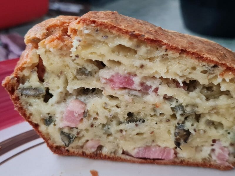 Cliquez pour zoomer ! Cake chèvre, noisettes et lardons Thermomix par Eniavlys Guh