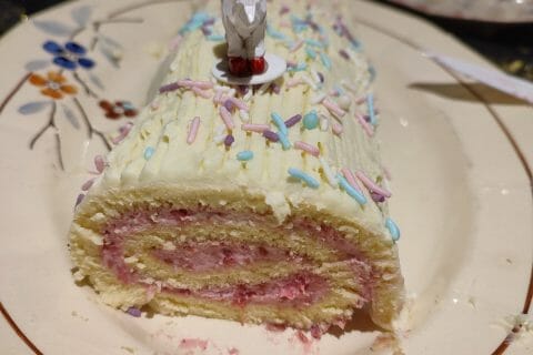 Cliquez pour zoomer ! Bûche de Noël framboises et chocolat blanc Thermomix par coupaya