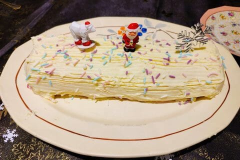 Cliquez pour zoomer ! Bûche de Noël framboises et chocolat blanc Thermomix par coupaya