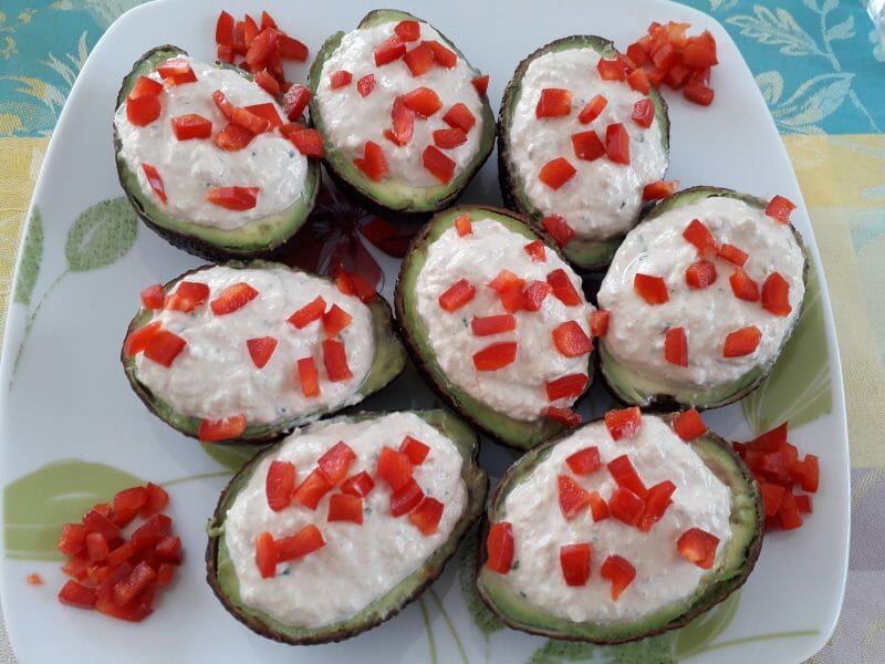 Cliquez pour zoomer ! Avocats aux rillettes de thon au basilic Thermomix par Nel03