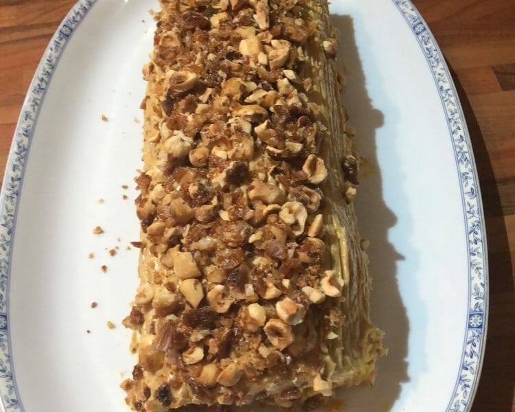 Cliquez pour zoomer ! Bûche pralinée aux éclats de noisettes caramélisés Thermomix par olea