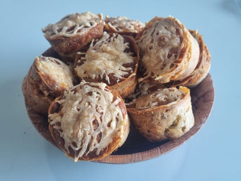 Cliquez pour zoomer ! Cake à la fourme d’Ambert, noix et raisins secs Thermomix par gusparo