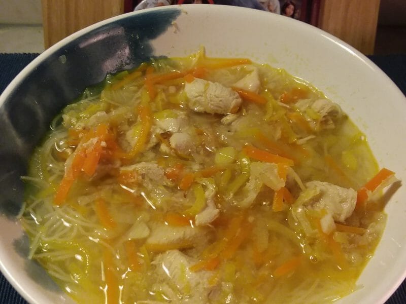 Cliquez pour zoomer ! Bouillon Chinois, poulet et poireaux Thermomix par Dauphinlibre