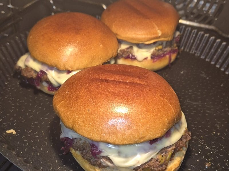 Cliquez pour zoomer ! Burger de boeuf aux olives et oignons caramélisés Thermomix par krys1987