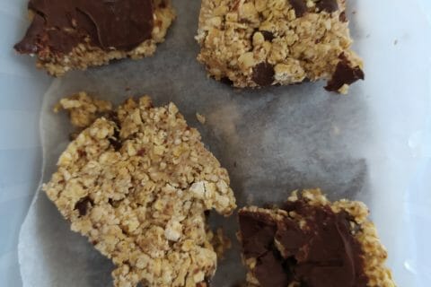 Cliquez pour zoomer ! Barres de céréales à l’avoine, noisettes, banane et chocolat au Thermomix