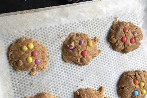 Cliquez pour zoomer ! Biscuits aux flocons d’avoine, cacahuètes et chocolat Thermomix par Les Gourmandises de Zézette