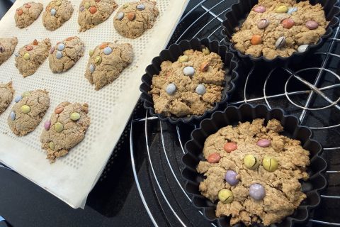 Cliquez pour zoomer ! Biscuits aux flocons d’avoine, cacahuètes et chocolat Thermomix par Les Gourmandises de Zézette