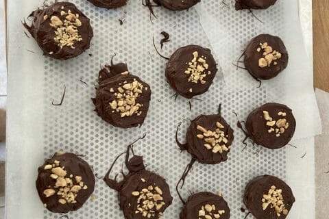 Cliquez pour zoomer ! Caramels aux cacahuètes enrobés de chocolat Thermomix par NiNi