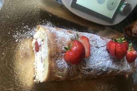 Cliquez pour zoomer ! Fraisier roulé Thermomix par Krissie