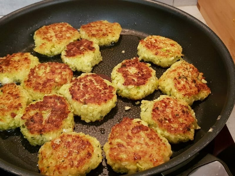 Cliquez pour zoomer ! Galettes de courgettes grecques Thermomix par nathyaude