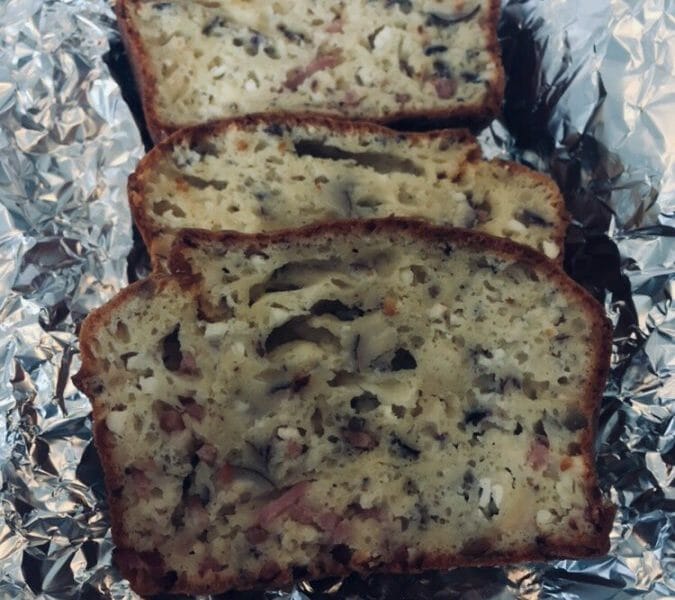 Cliquez pour zoomer ! Cake chèvre, noisettes et lardons Thermomix par Baudchasile