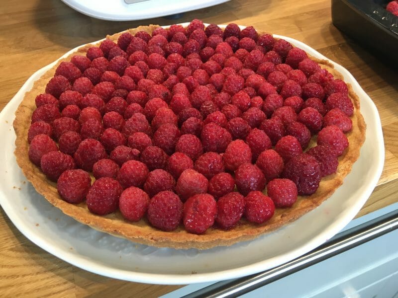 Cliquez pour zoomer ! Tartelettes framboises sur crème d’amande et pistache Thermomix par Romali38