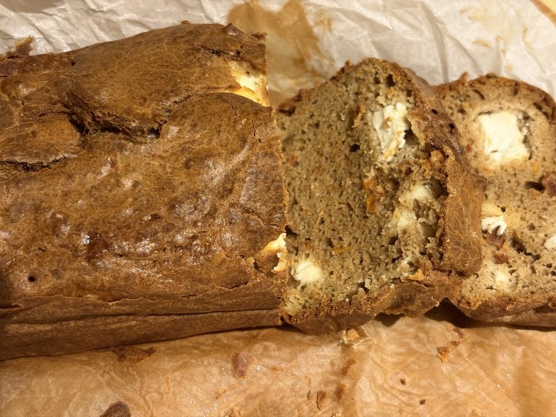 Cliquez pour zoomer ! Cake tomates séchées, olives vertes et feta Thermomix par Anais_31