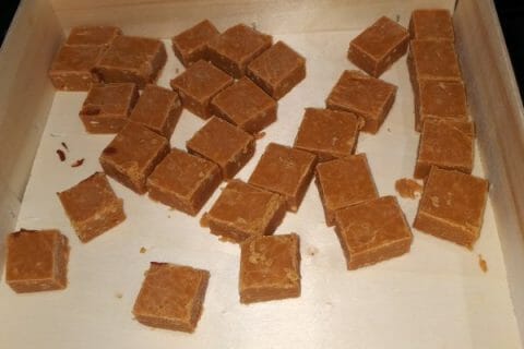 Cliquez pour zoomer ! Caramels aux cacahuètes enrobés de chocolat Thermomix par Anna62