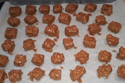 Cliquez pour zoomer ! Caramels aux cacahuètes enrobés de chocolat Thermomix par Anna62