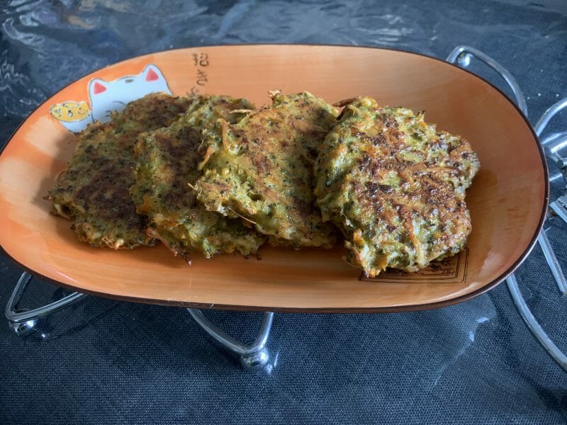 Cliquez pour zoomer ! Galettes de brocolis Thermomix par Lind@13370