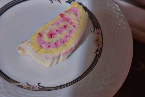 Cliquez pour zoomer ! Bûche de Noël framboises et chocolat blanc Thermomix par nour_79