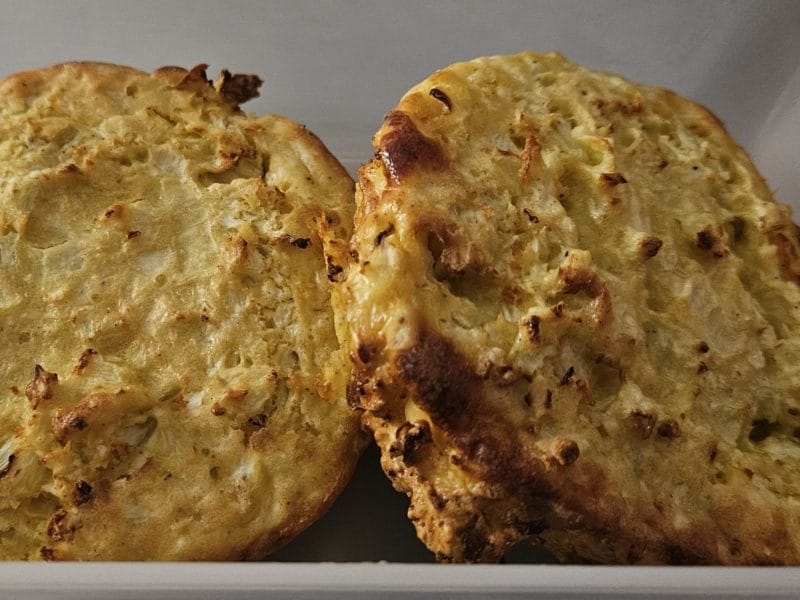 Cliquez pour zoomer ! Galettes de chou-fleur et sauce yaourt Thermomix par mary12775