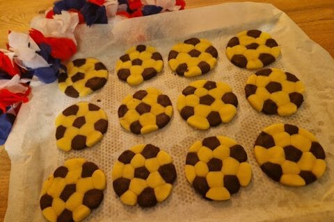 Cliquez pour zoomer ! Biscuits ballon de foot Thermomix par LOULOUTE4449