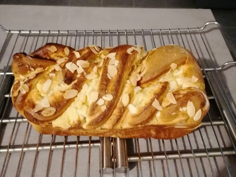 Cliquez pour zoomer ! Brioche à la crème d’amande Thermomix par MissAva