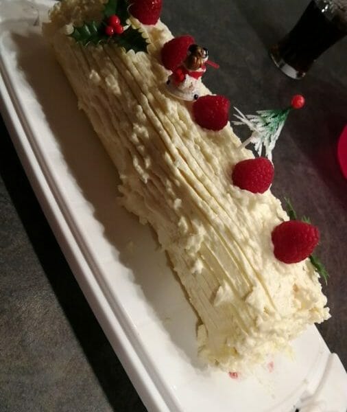Cliquez pour zoomer ! Bûche de Noël framboises et chocolat blanc Thermomix par Ophelie_5