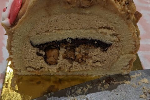 Cliquez pour zoomer ! Bûche pralinée aux éclats de noisettes caramélisés Thermomix par carolee77