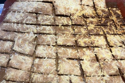 Cliquez pour zoomer ! Crackers salés à l’emmental et aux graines Thermomix par laurencelily