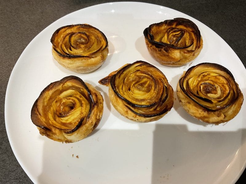 Cliquez pour zoomer ! Roses feuilletées aux pommes Thermomix par laurencelily