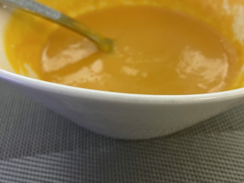 Cliquez pour zoomer ! Velouté de carottes et poivrons rouges Thermomix par Missthermomix