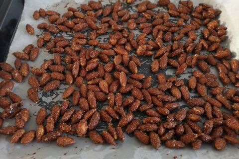 Cliquez pour zoomer ! Amandes grillées à la cannelle et au miel Thermomix par Gougy