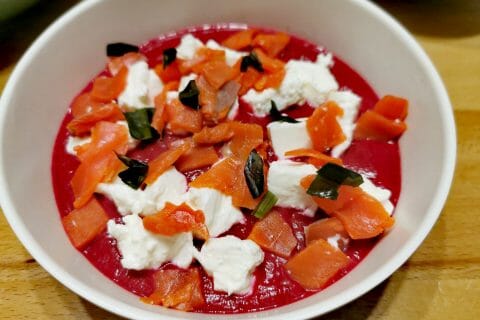 Cliquez pour zoomer ! Soupe de betterave au saumon Thermomix par Aloysia54