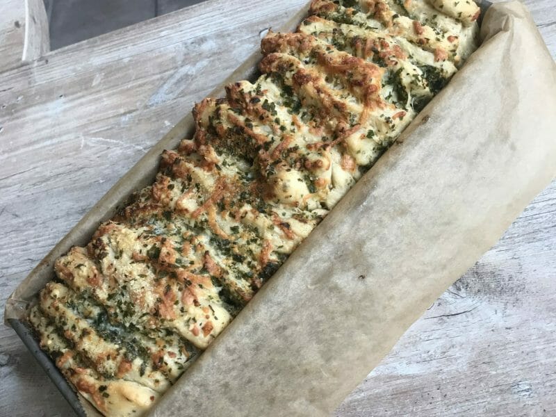 Cliquez pour zoomer ! Pain à l’ail, persil et mozzarella Thermomix par justcallmejames🌸