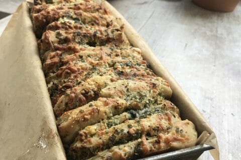 Cliquez pour zoomer ! Pain à l’ail, persil et mozzarella Thermomix par justcallmejames🌸