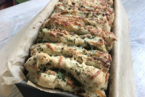 Cliquez pour zoomer ! Pain à l’ail, persil et mozzarella Thermomix par justcallmejames🌸
