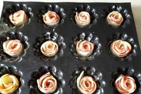 Cliquez pour zoomer ! Roses feuilletées aux pommes Thermomix par salamandre18.