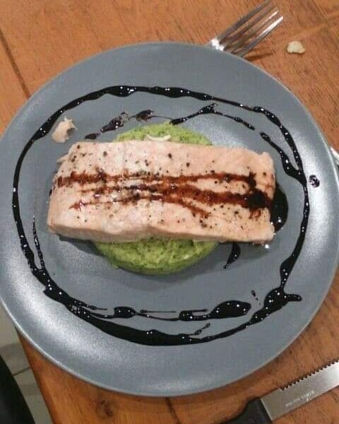 Cliquez pour zoomer ! Saumon sur purée de brocolis Thermomix par Karen2018