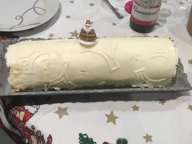 Cliquez pour zoomer ! Bûche de Noël framboises et chocolat blanc Thermomix par Plngsdn