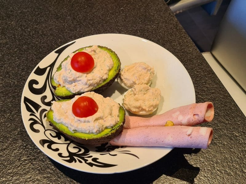 Cliquez pour zoomer ! Avocats aux rillettes de thon au basilic Thermomix par Marielaure13