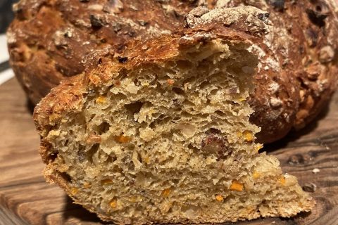 Cliquez pour zoomer ! Pain cocotte aux carottes et aux noisettes Thermomix par originebike