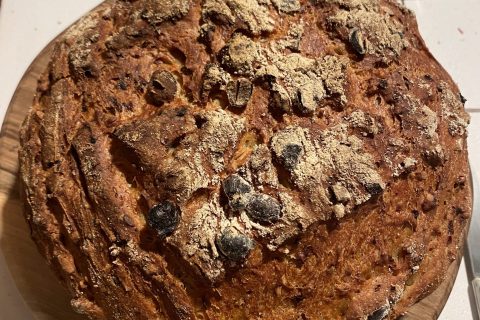 Cliquez pour zoomer ! Pain cocotte aux carottes et aux noisettes Thermomix par originebike