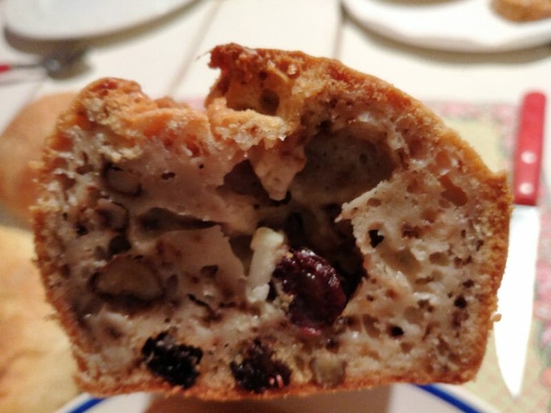 Cliquez pour zoomer ! Cake à la fourme d’Ambert, noix et raisins secs Thermomix par originebike