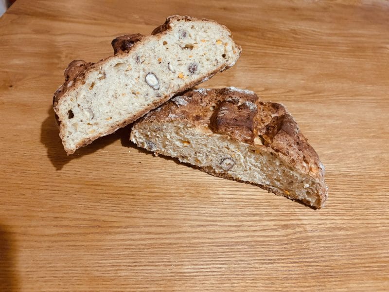 Cliquez pour zoomer ! Pain cocotte aux carottes et aux noisettes Thermomix par Candyella✨