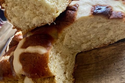 Cliquez pour zoomer ! Hot cross buns – petits pains anglais de Pâques Thermomix par Candyella✨