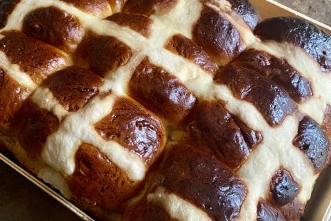 Cliquez pour zoomer ! Hot cross buns – petits pains anglais de Pâques Thermomix par Candyella✨