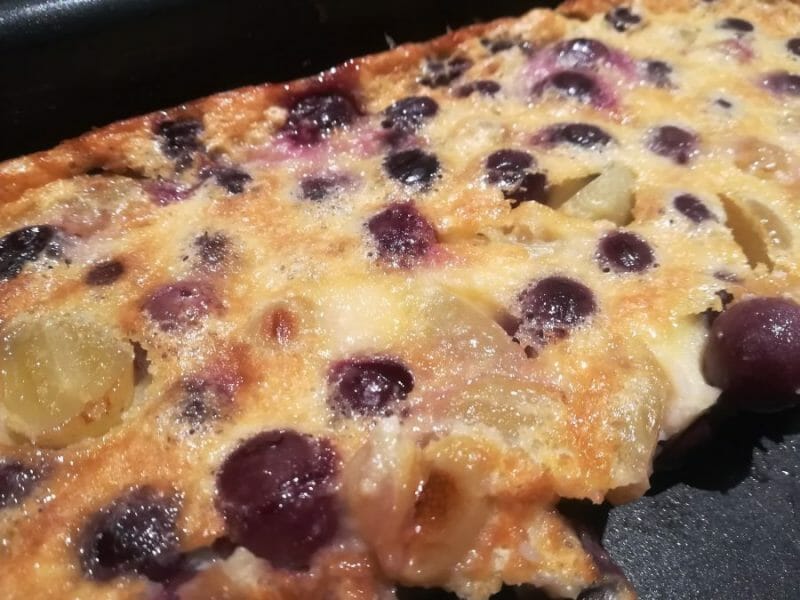 Cliquez pour zoomer ! Clafoutis aux raisins frais Thermomix par PauLiToi
