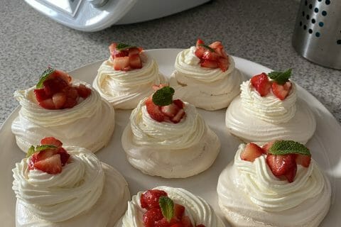 Cliquez pour zoomer ! Mini pavlova aux fraises Thermomix par sevfx