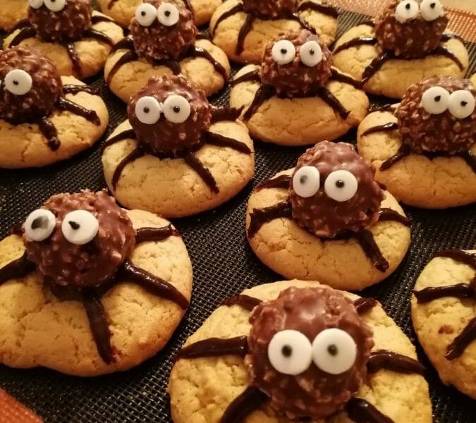 Cliquez pour zoomer ! Spider cookies (cookies araignées) Thermomix par Flowine