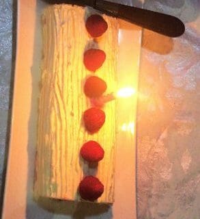 Cliquez pour zoomer ! Bûche de Noël framboises et chocolat blanc Thermomix par Sofia_5